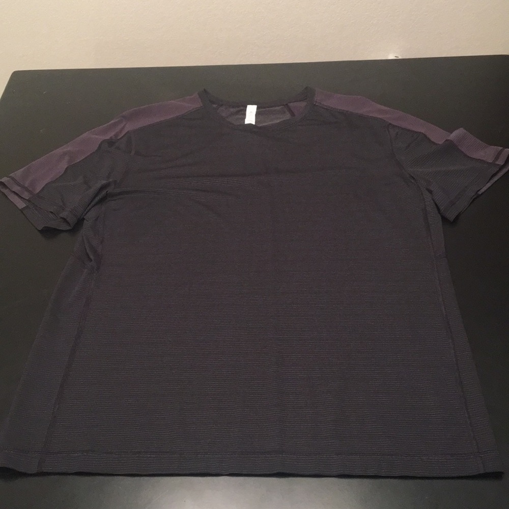 Metal vent tech short sleeve